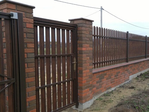 Установка забора из металлоштакетника в Речице